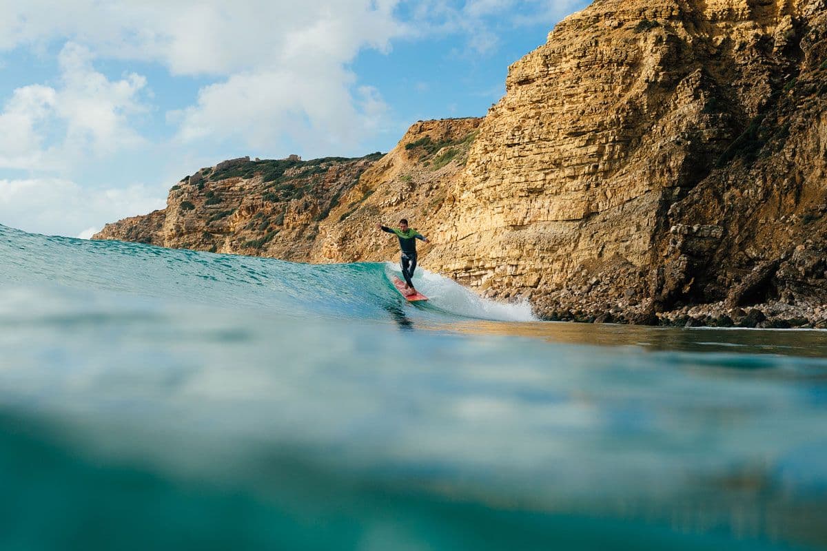 surfen in de algarve zuid portugal